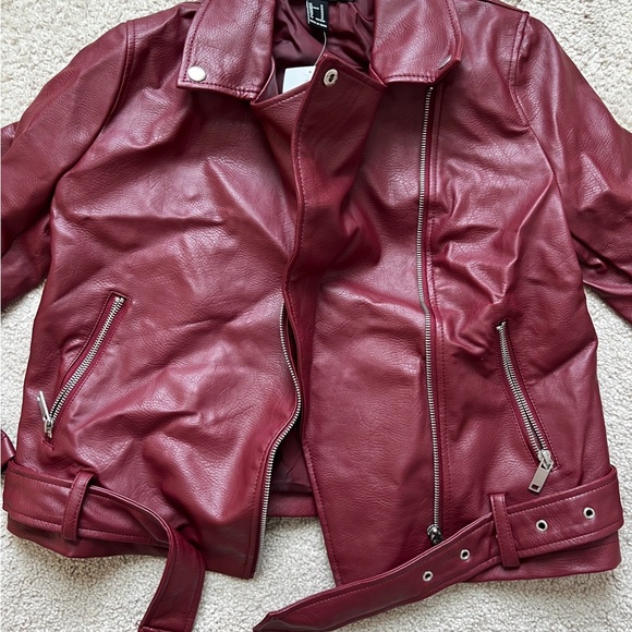 Forever 21 Burgundy Faux Leather Moto Jacket Women’s Size M NWT - Picture 4 of 10